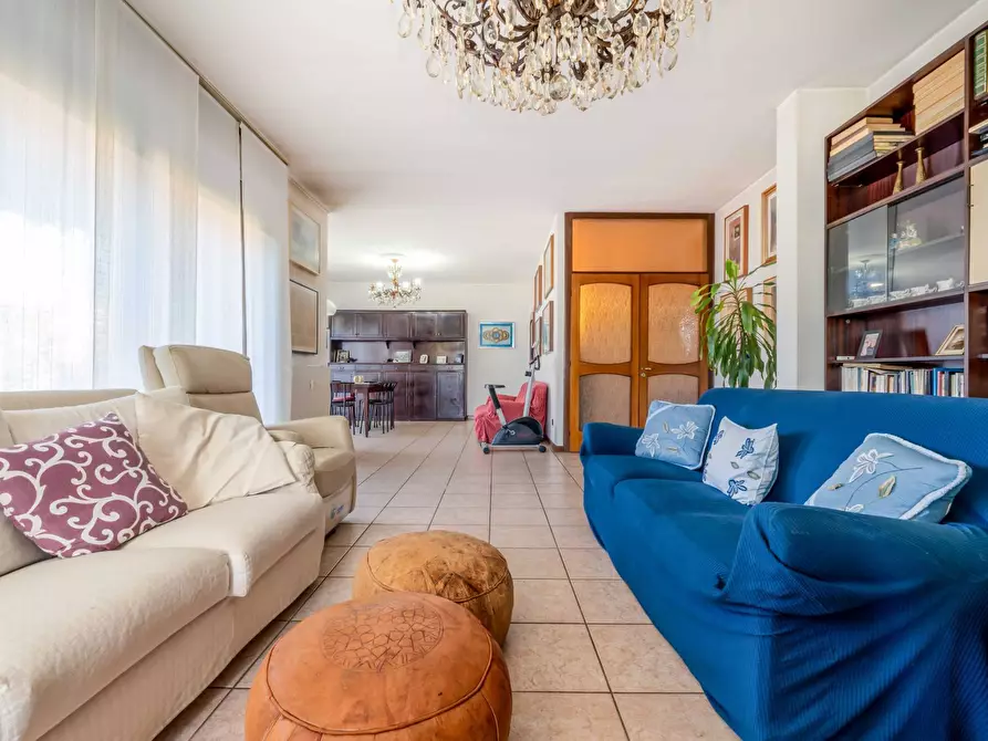 Immagine 3 di Appartamento in vendita  in Via Leopoldo Gasparotto a Varese