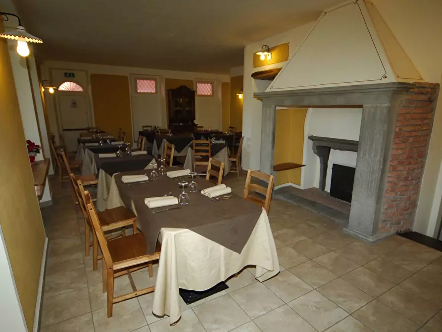 Immagine 14 di Attività commerciale in vendita  in Via Milano a Cocquio-Trevisago