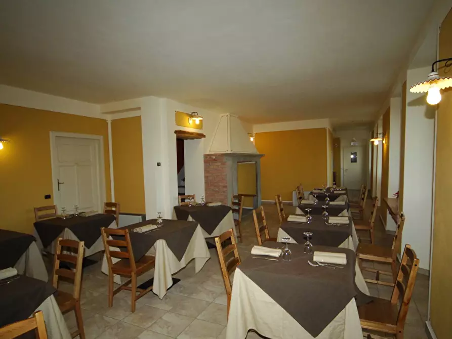 Immagine 16 di Attività commerciale in vendita  in Via Milano a Cocquio-Trevisago