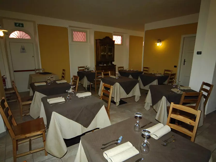 Immagine 15 di Attività commerciale in vendita  in Via Milano a Cocquio-Trevisago