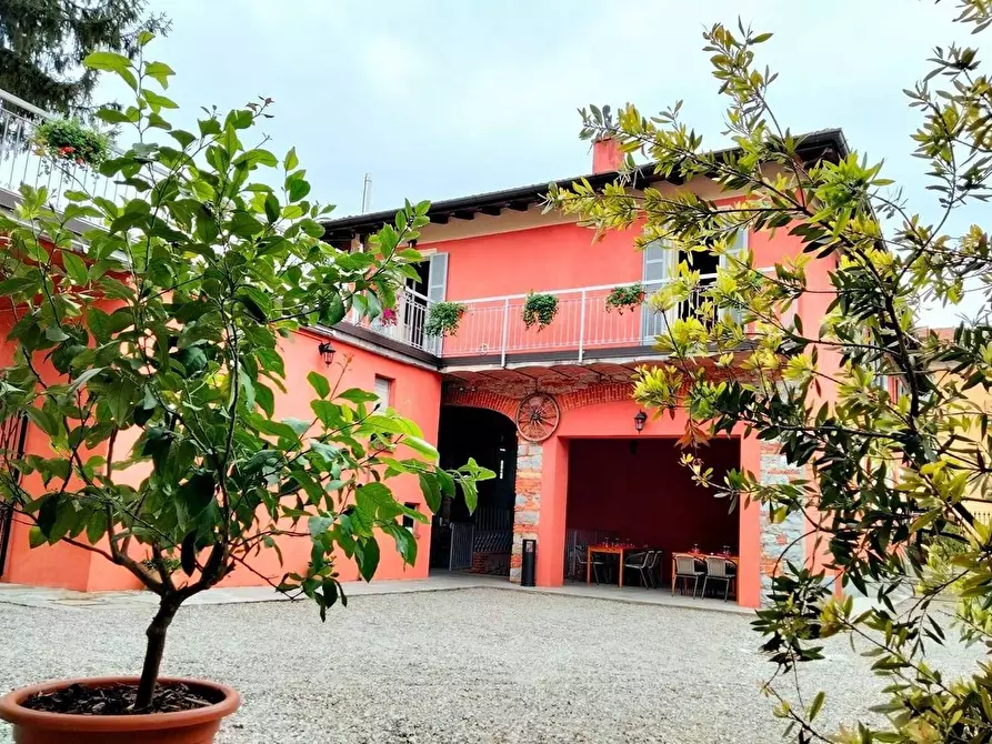 Immagine 1 di Attività commerciale in vendita  in Via Milano a Cocquio-Trevisago