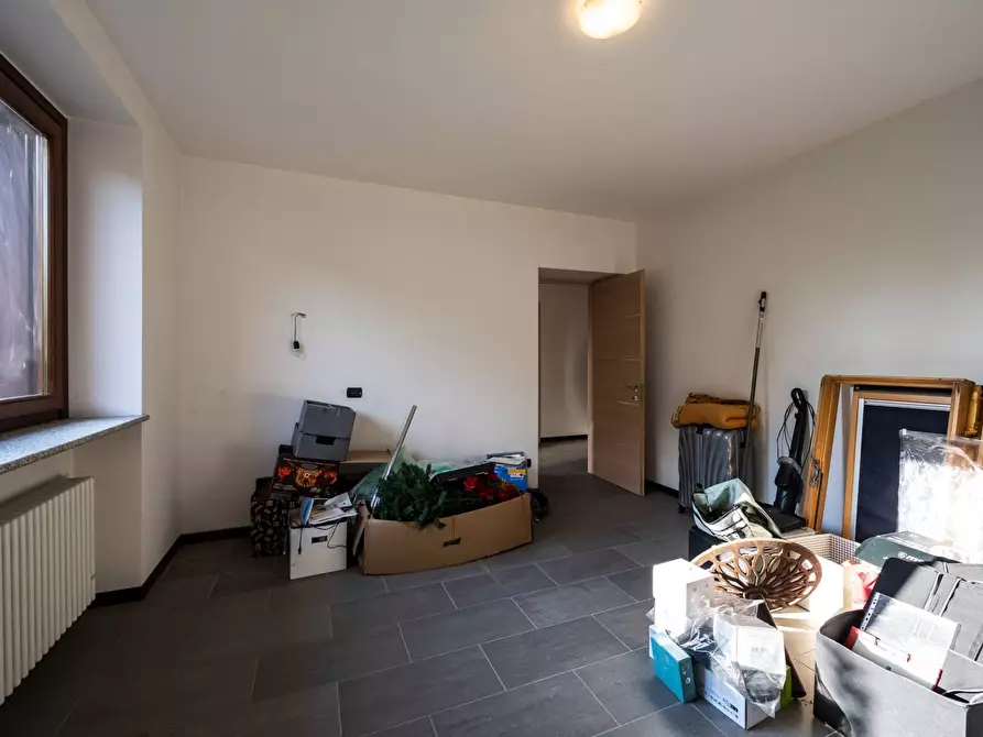 Immagine 21 di Villa in vendita  in via fontanone a Gavirate