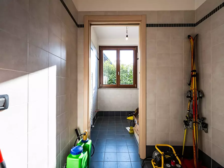 Immagine 22 di Villa in vendita  in via fontanone a Gavirate