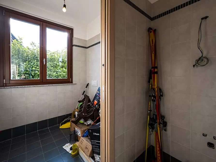 Immagine 23 di Villa in vendita  in via fontanone a Gavirate