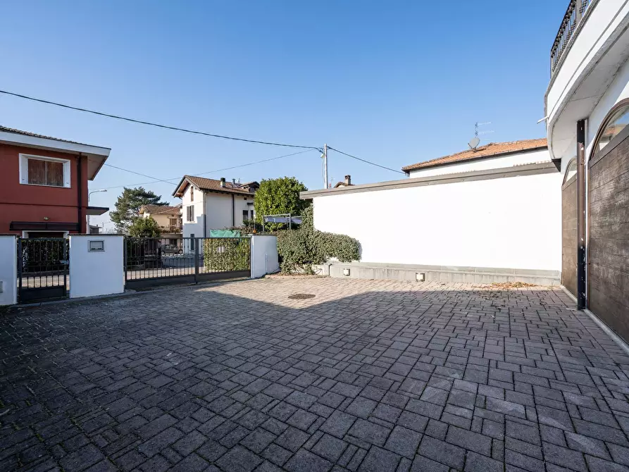 Immagine 26 di Villa in vendita  in via fontanone a Gavirate