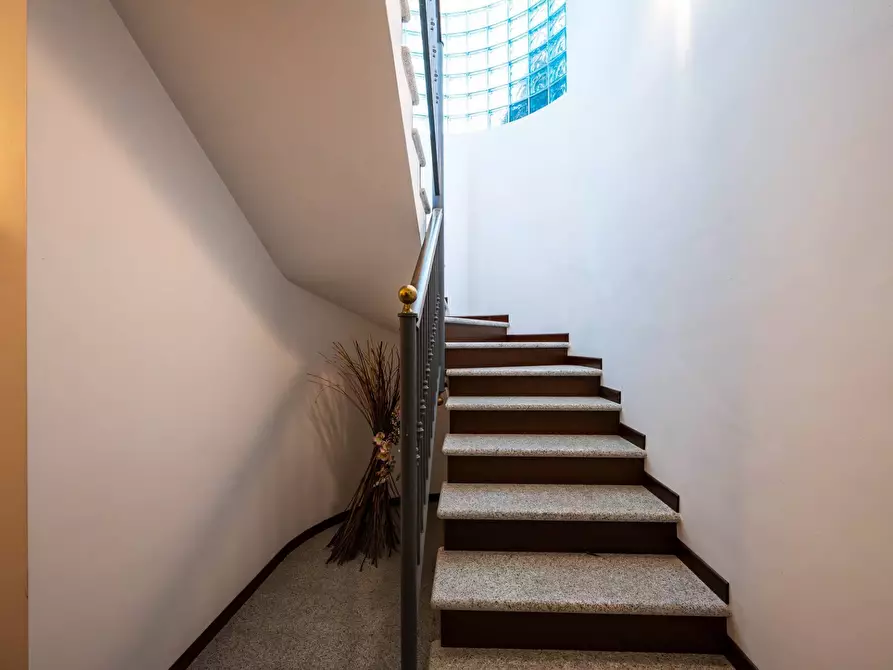 Immagine 29 di Villa in vendita  in via fontanone a Gavirate