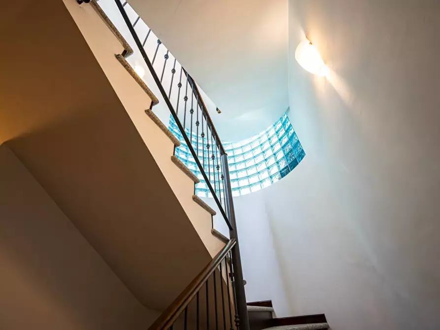 Immagine 30 di Villa in vendita  in via fontanone a Gavirate