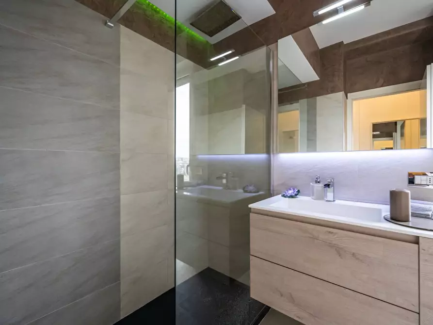 Immagine 10 di Appartamento in vendita  in via Nino Bixio a Gallarate