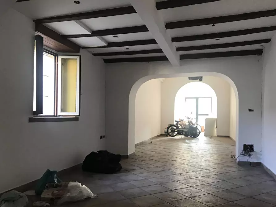 Immagine 3 di Locale commerciale in affitto  a Varese