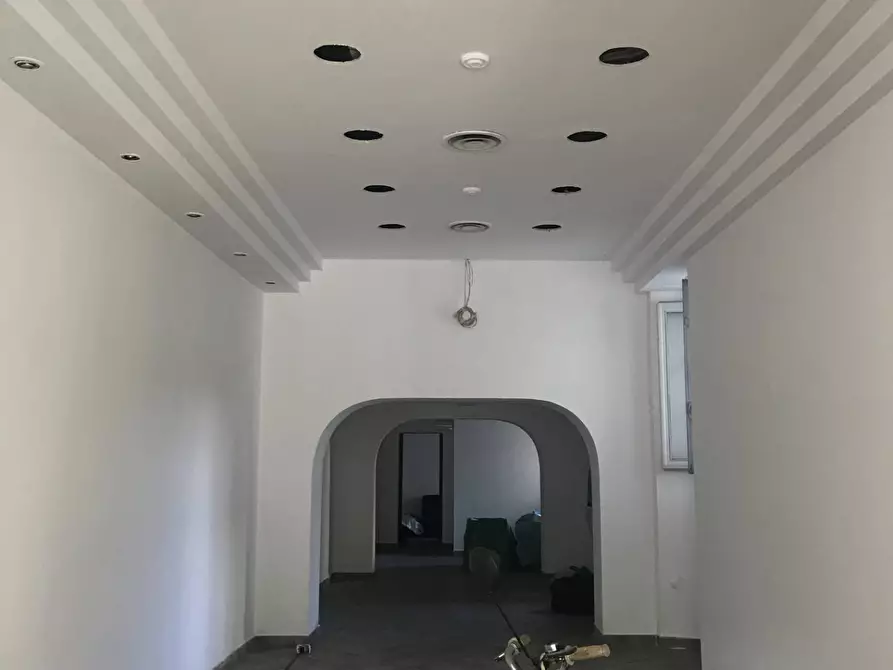 Immagine 5 di Locale commerciale in affitto  a Varese