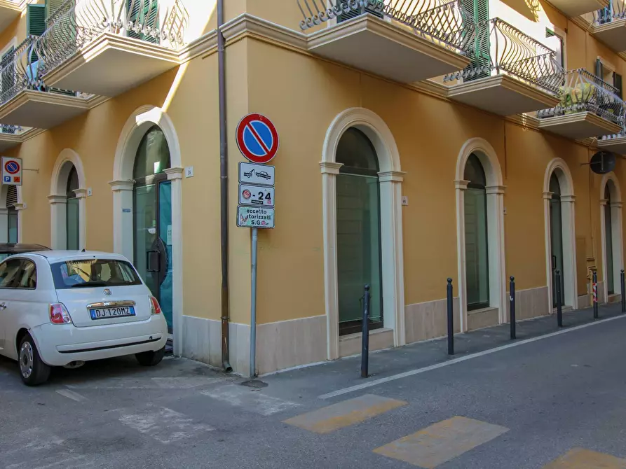 Immagine 14 di Locale commerciale in vendita  in Via Nazario Sauro a Teramo