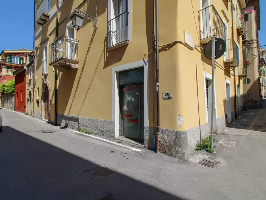 Immagine 2 di Locale commerciale in vendita  in via Stazio a Teramo
