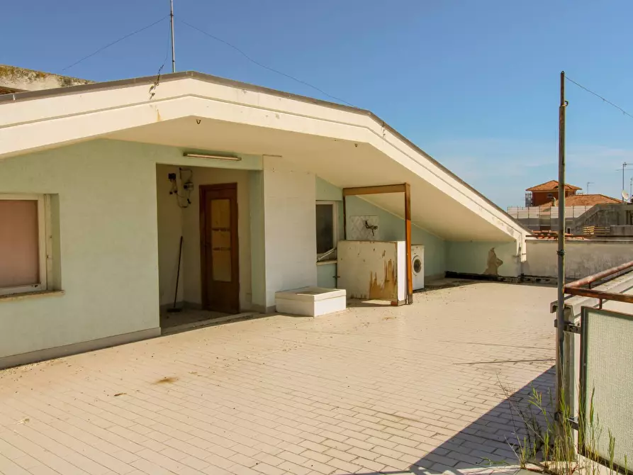 Immagine 4 di Palazzo in vendita  in Via Thaon De REvel a Giulianova