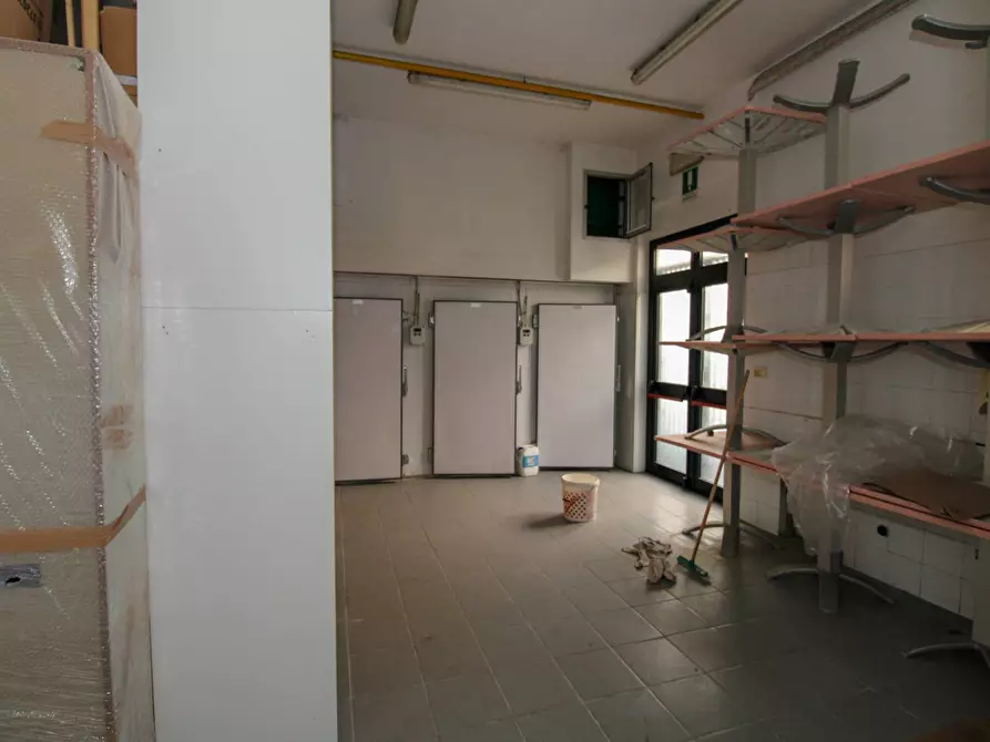 Immagine 9 di Palazzo in vendita  in Via Thaon De REvel a Giulianova