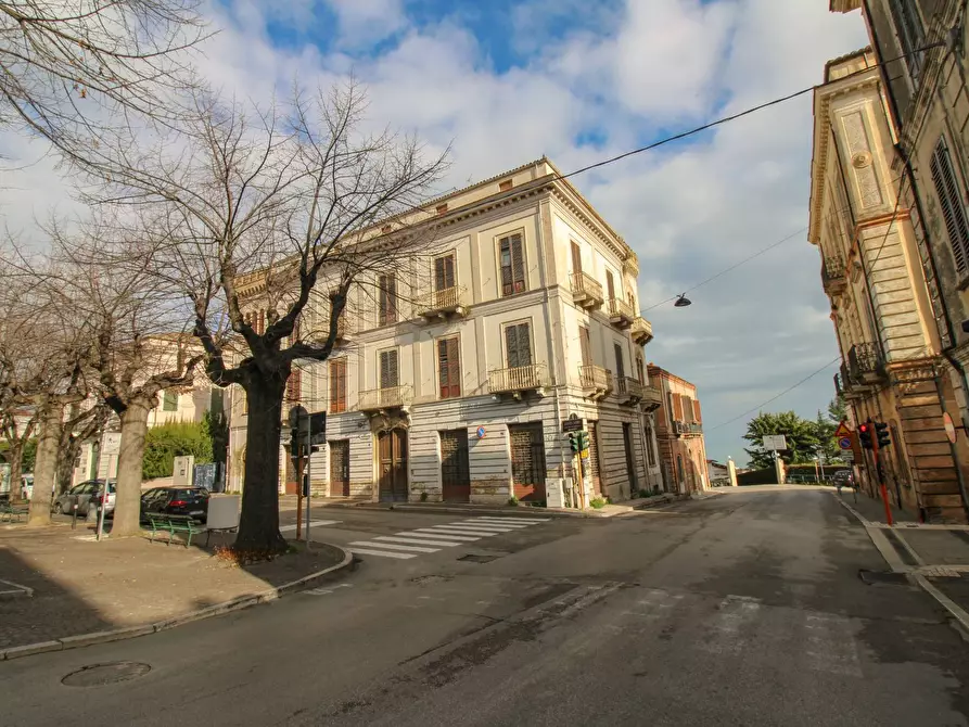 Immagine 8 di Palazzo in vendita  in Via Dello Splendore a Giulianova