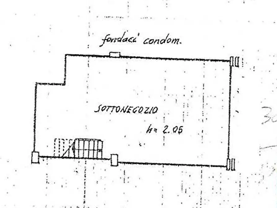 Immagine 20 di Locale commerciale in vendita  in VIA CRISTOFORO COLOMBO a Teramo