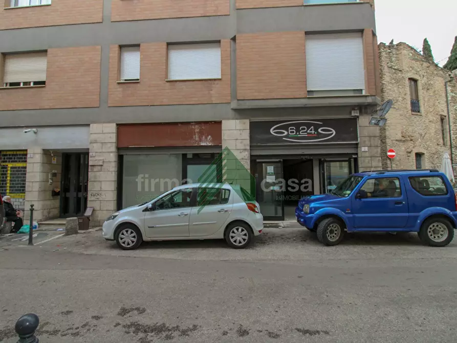 Immagine 1 di Locale commerciale in affitto  in Via Vincenzo Irelli a Teramo