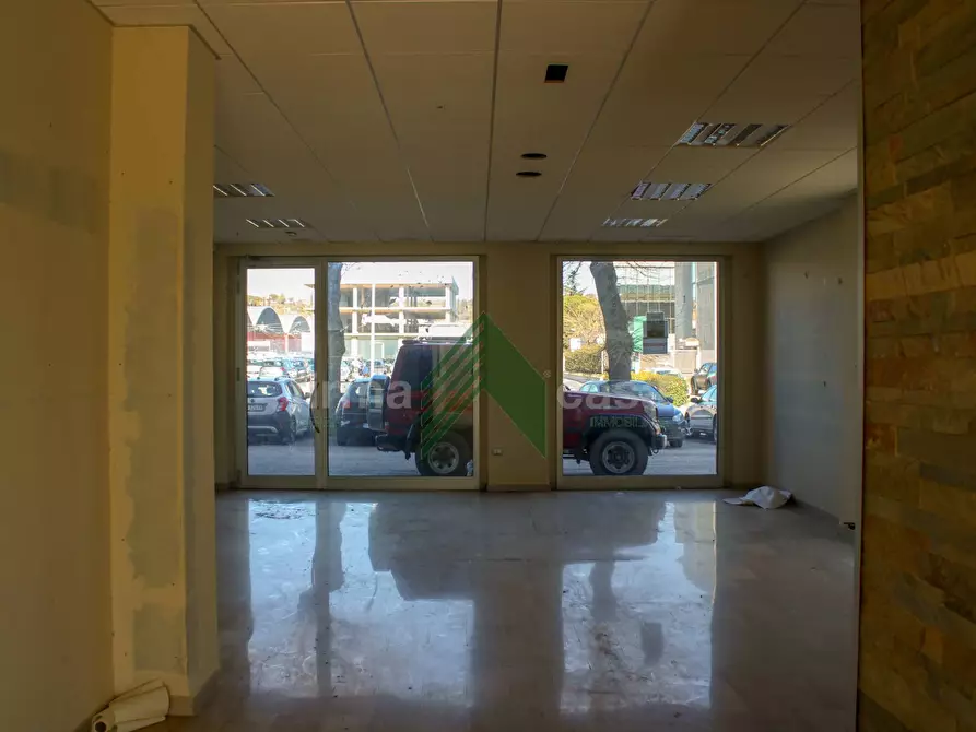 Immagine 6 di Locale commerciale in affitto  in via Cristoforo Colombo a Teramo