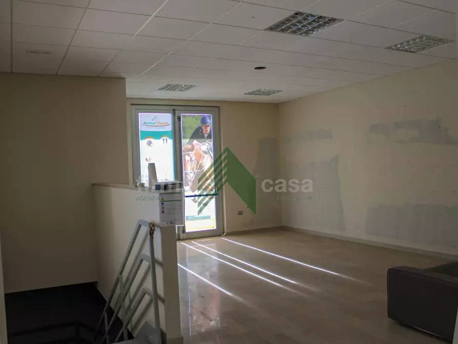 Immagine 7 di Locale commerciale in affitto  in via Cristoforo Colombo a Teramo