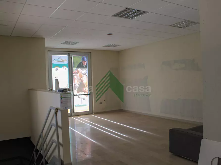 Immagine 8 di Locale commerciale in affitto  in via Cristoforo Colombo a Teramo