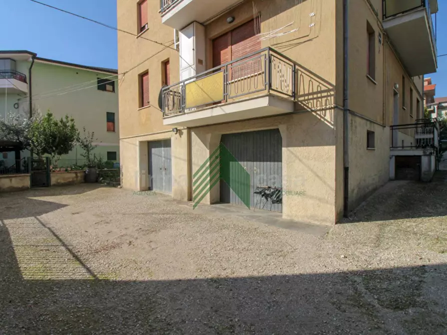 Immagine 30 di Appartamento in vendita  in via Antonino Ciaccio a Teramo
