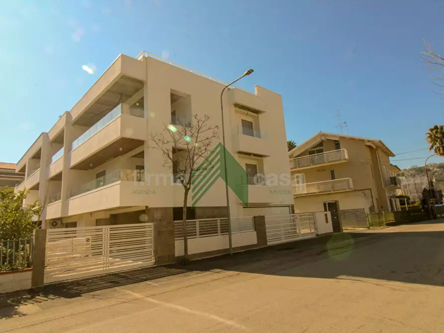 Immagine 1 di Appartamento in vendita  in via Ippodromo a Giulianova