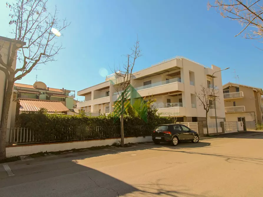 Immagine 5 di Appartamento in vendita  in via Ippodromo a Giulianova