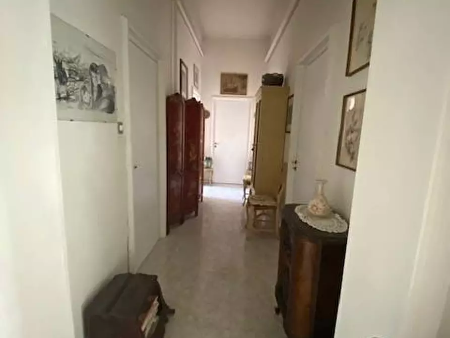 Immagine 3 di Appartamento in vendita  in PIAZZA CESARE BATTISTI a Ventimiglia