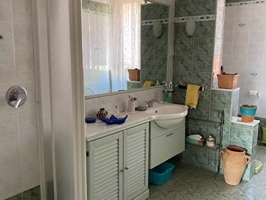 Immagine 11 di Appartamento in vendita  in PIAZZA CESARE BATTISTI a Ventimiglia