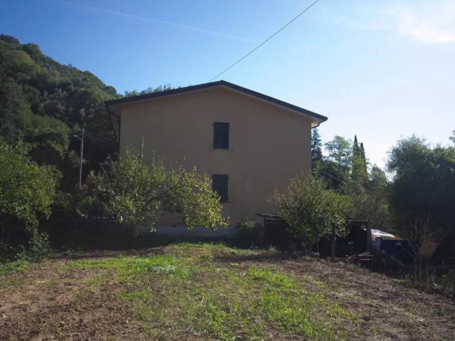 Immagine 1 di Casa indipendente in vendita  in Via Cavour a Ameglia