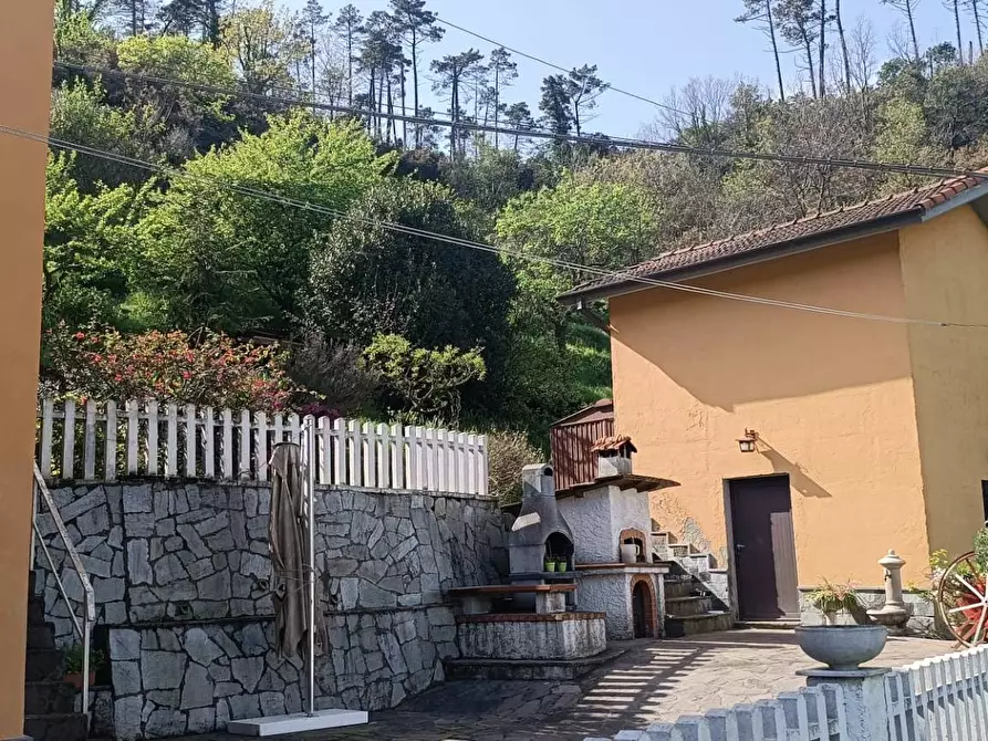 Immagine 4 di Villa in vendita  in Via 1 Maggio a Follo