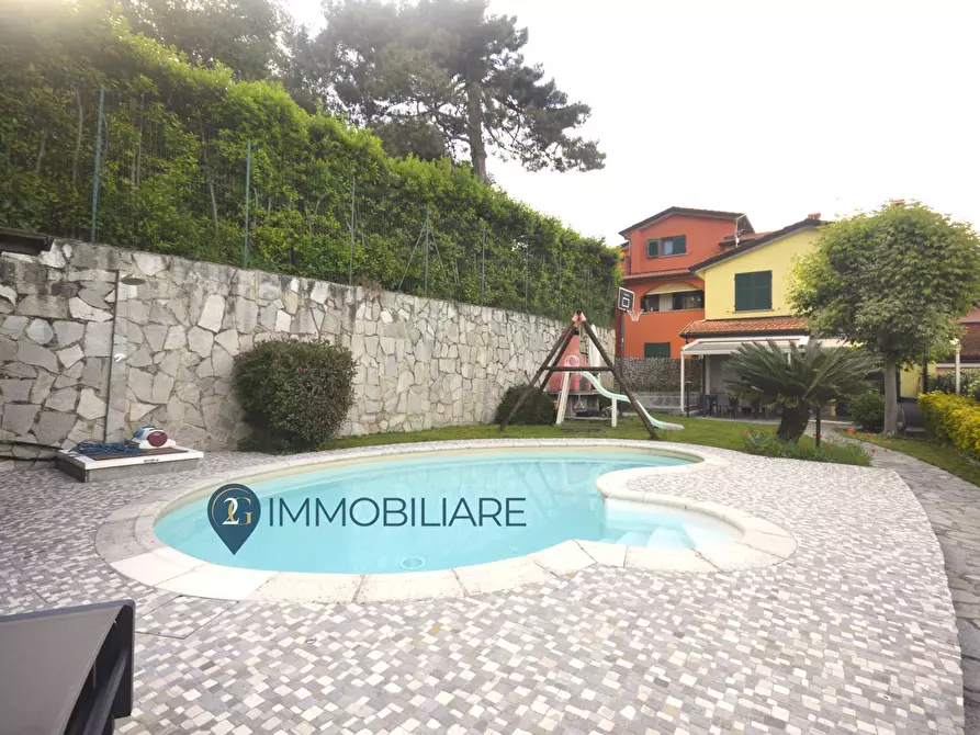 Immagine 1 di Villa in vendita  in Via I Maggio a Follo