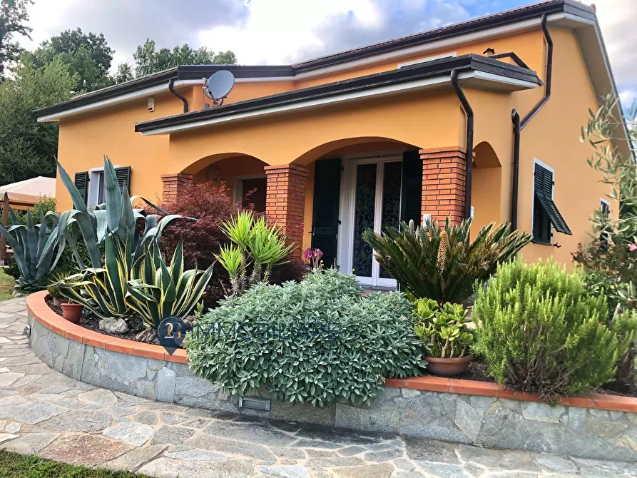 Immagine 1 di Villa in vendita  in Via Trompedo Sud a Brugnato