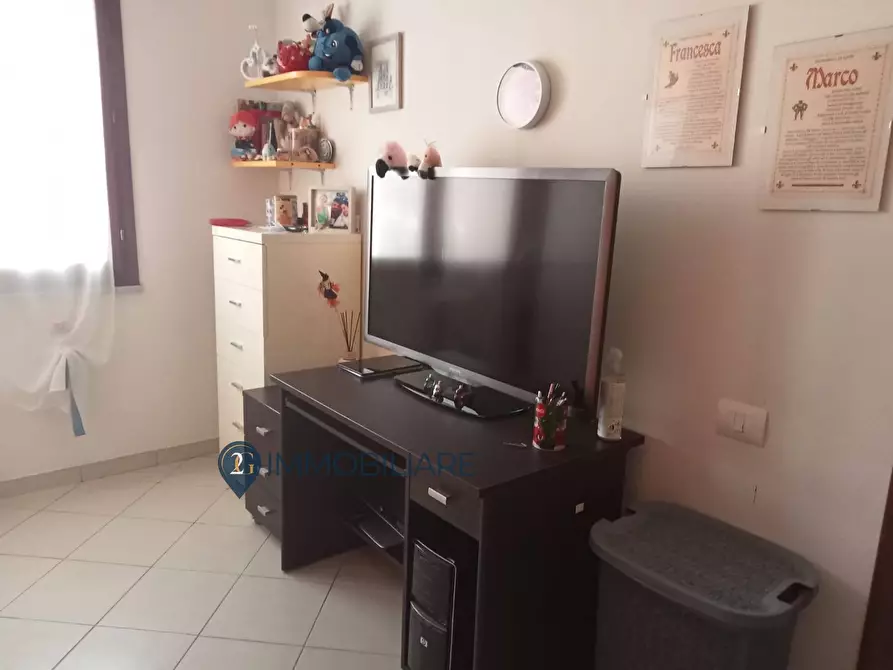 Immagine 10 di Appartamento in vendita  in Via Venturini a Aulla