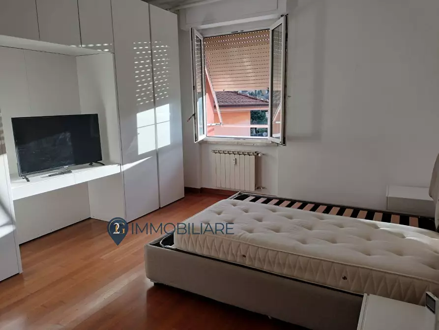 Immagine 12 di Appartamento in vendita  in Via De Nicola a Vezzano Ligure