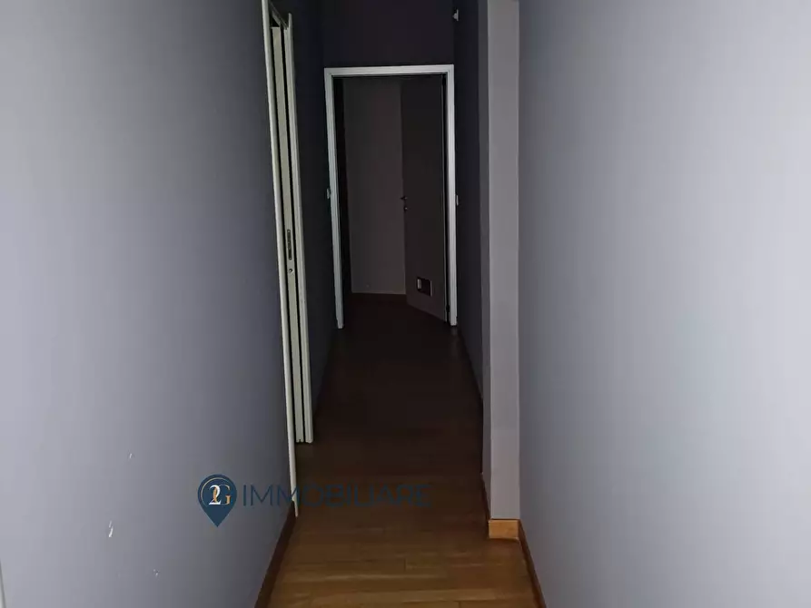 Immagine 15 di Locale commerciale in vendita  in Via Sobborgo Emiliano a Sarzana