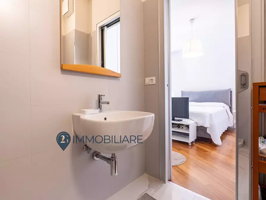 Immagine 17 di Appartamento in vendita  a La Spezia