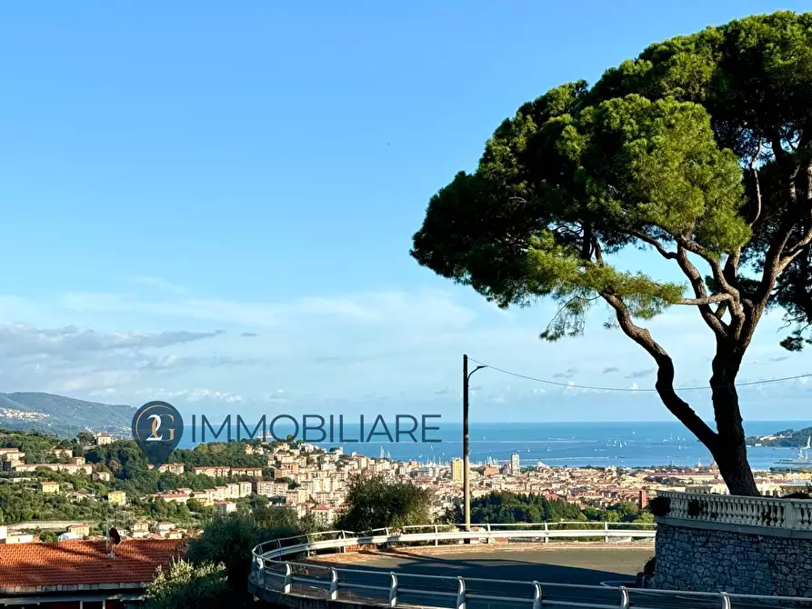 Immagine 1 di Appartamento in vendita  in Via Genova a La Spezia