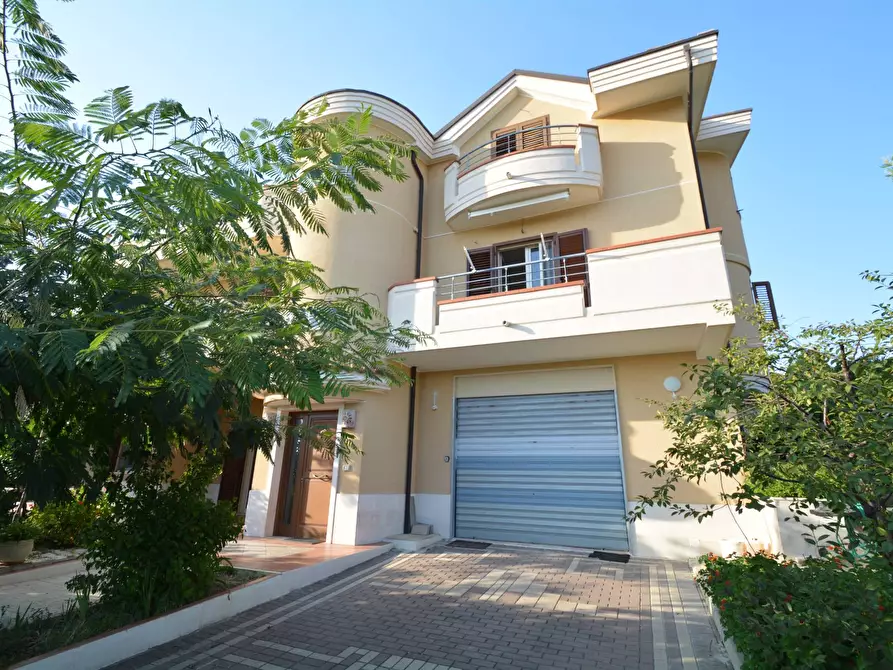 Immagine 7 di Casa bifamiliare in vendita  in Via Francesco Lenge a Montescaglioso