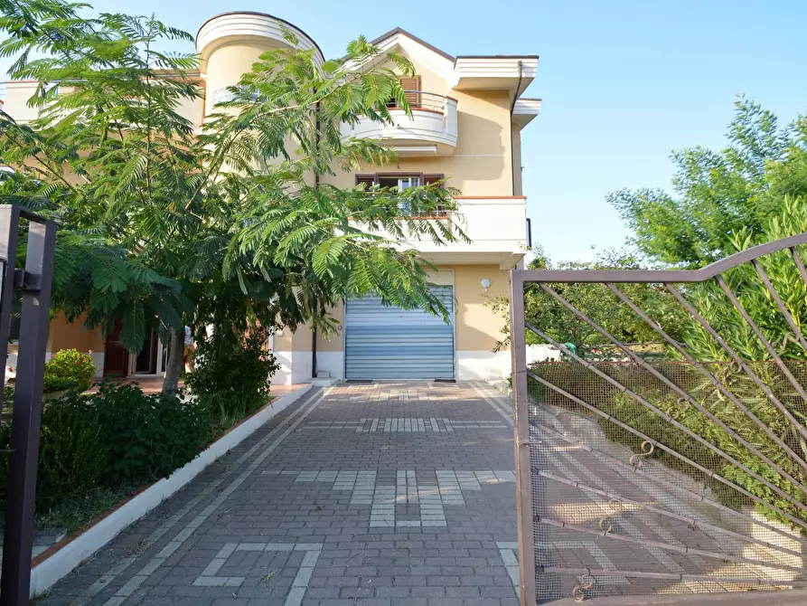 Immagine 11 di Casa bifamiliare in vendita  in Via Francesco Lenge a Montescaglioso