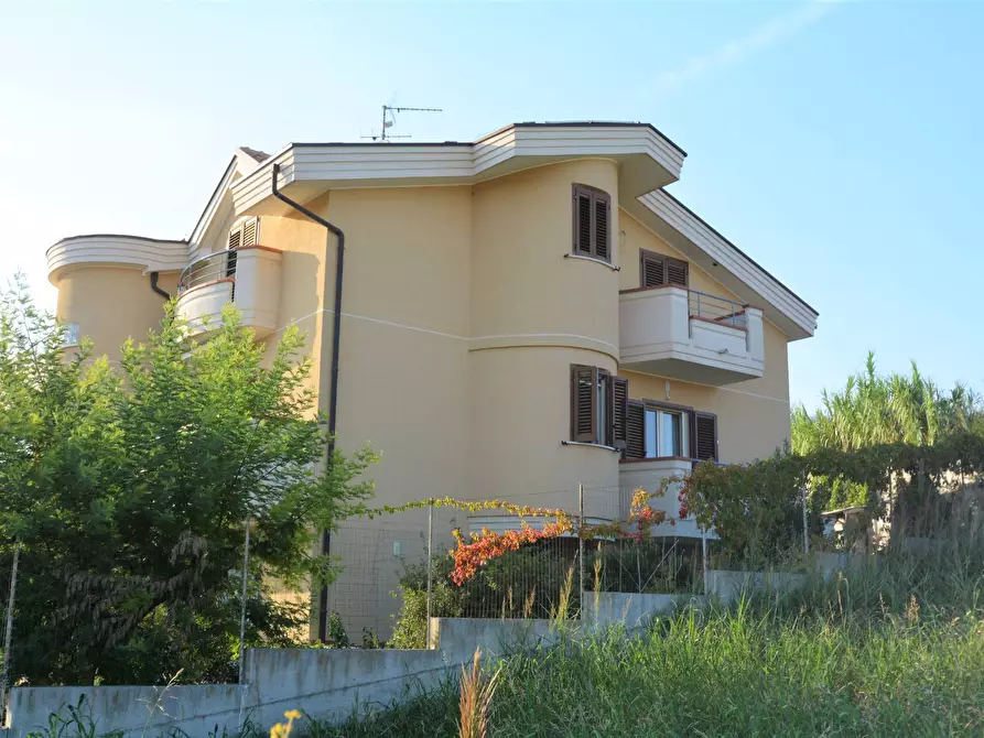 Immagine 10 di Casa bifamiliare in vendita  in Via Francesco Lenge a Montescaglioso