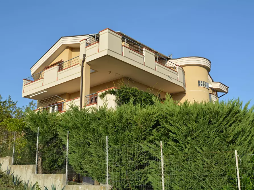 Immagine 6 di Casa bifamiliare in vendita  in Via Francesco Lenge a Montescaglioso