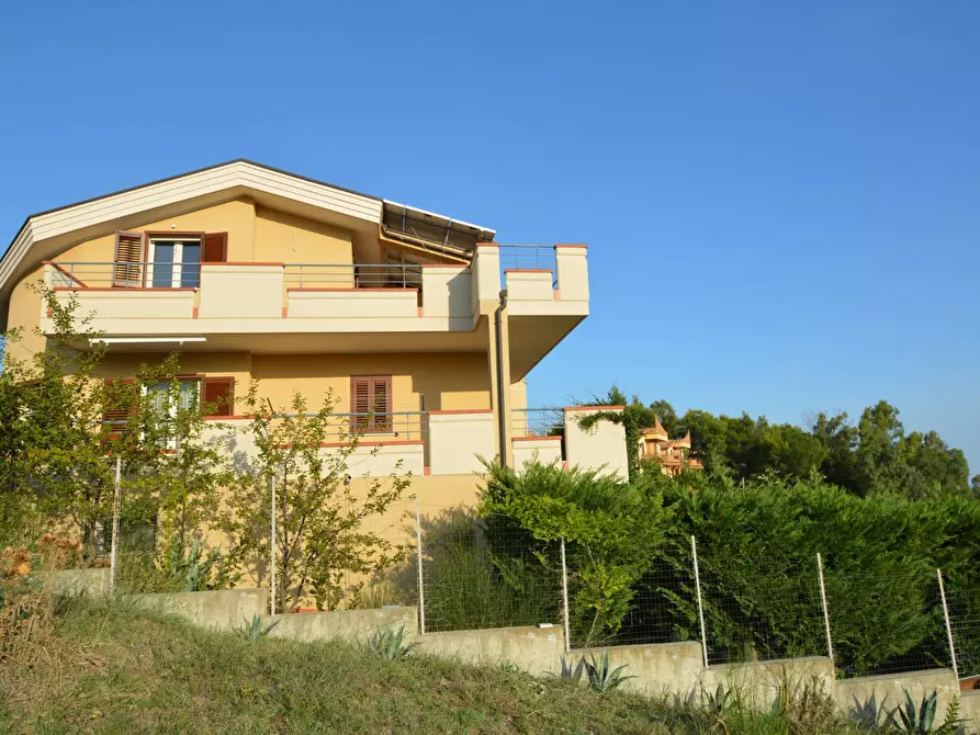 Immagine 9 di Casa bifamiliare in vendita  in Via Francesco Lenge a Montescaglioso