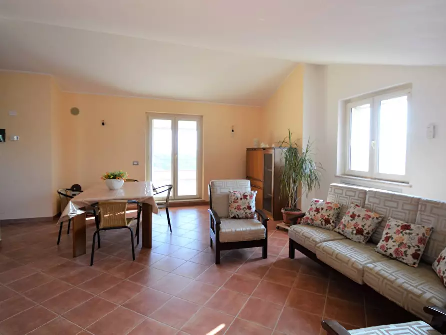 Immagine 25 di Casa bifamiliare in vendita  in Via Francesco Lenge a Montescaglioso