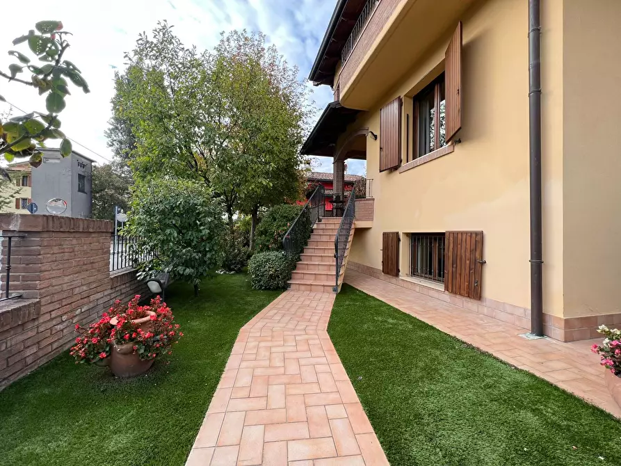 Immagine 1 di Villa in vendita  in via solimei a Castelfranco Emilia