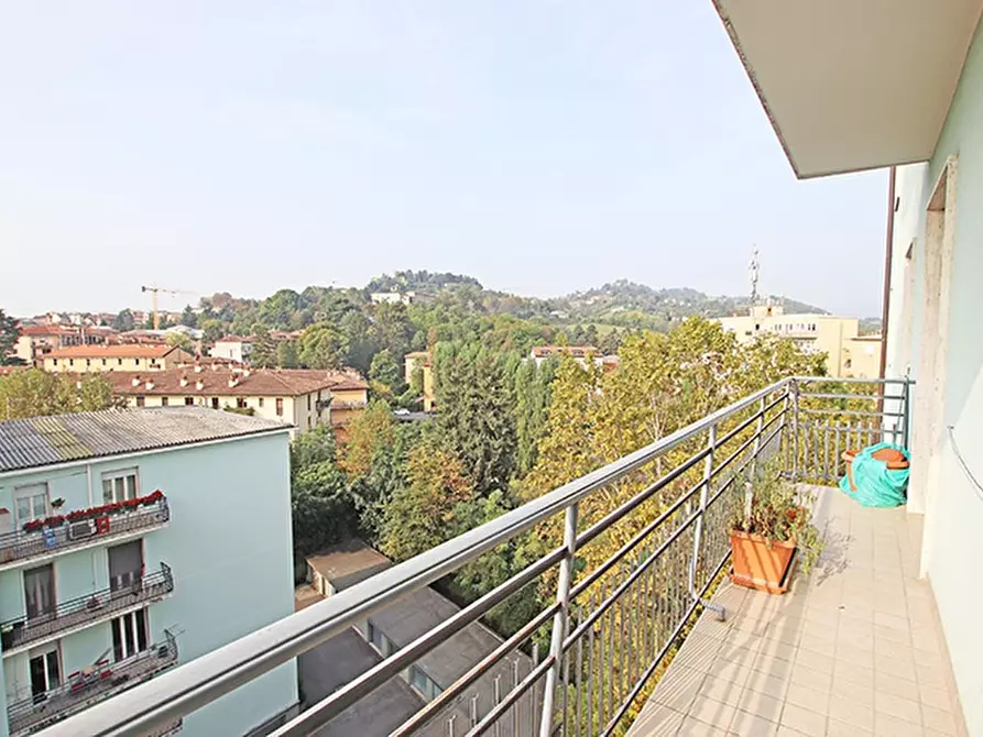 Immagine 1 di Appartamento in vendita  in viale giulio cesare a Bergamo