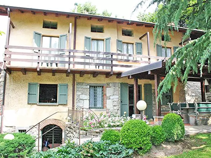 Immagine 1 di Villa in vendita  a Ponteranica