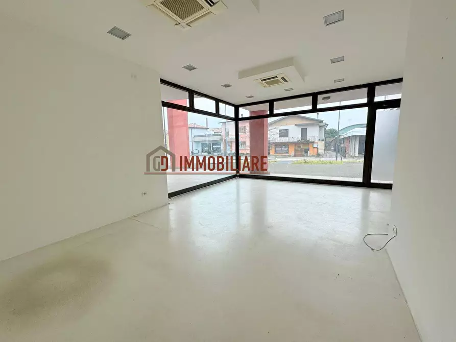 Immagine 21 di Attività commerciale in vendita  in Via manin a Montebelluna