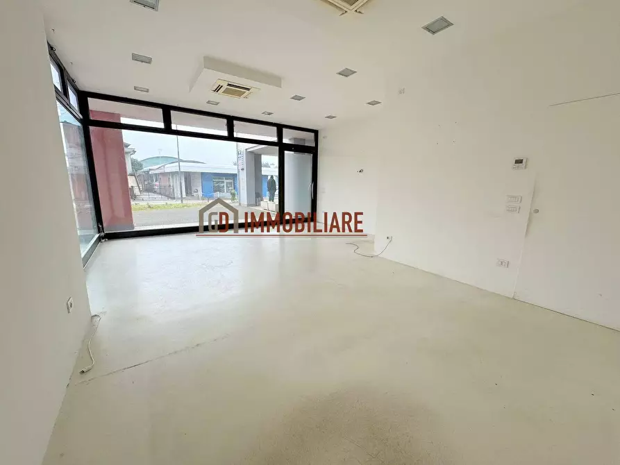 Immagine 22 di Attività commerciale in vendita  in Via manin a Montebelluna