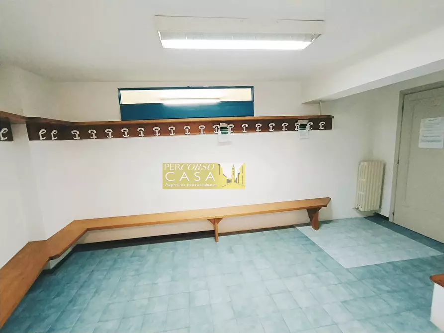 Immagine 15 di Locale commerciale in vendita  in Viale Giovanni Bovio a Teramo